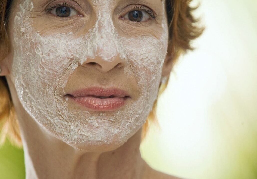 Rejuvenating mask for the skin of the face after 50 years
